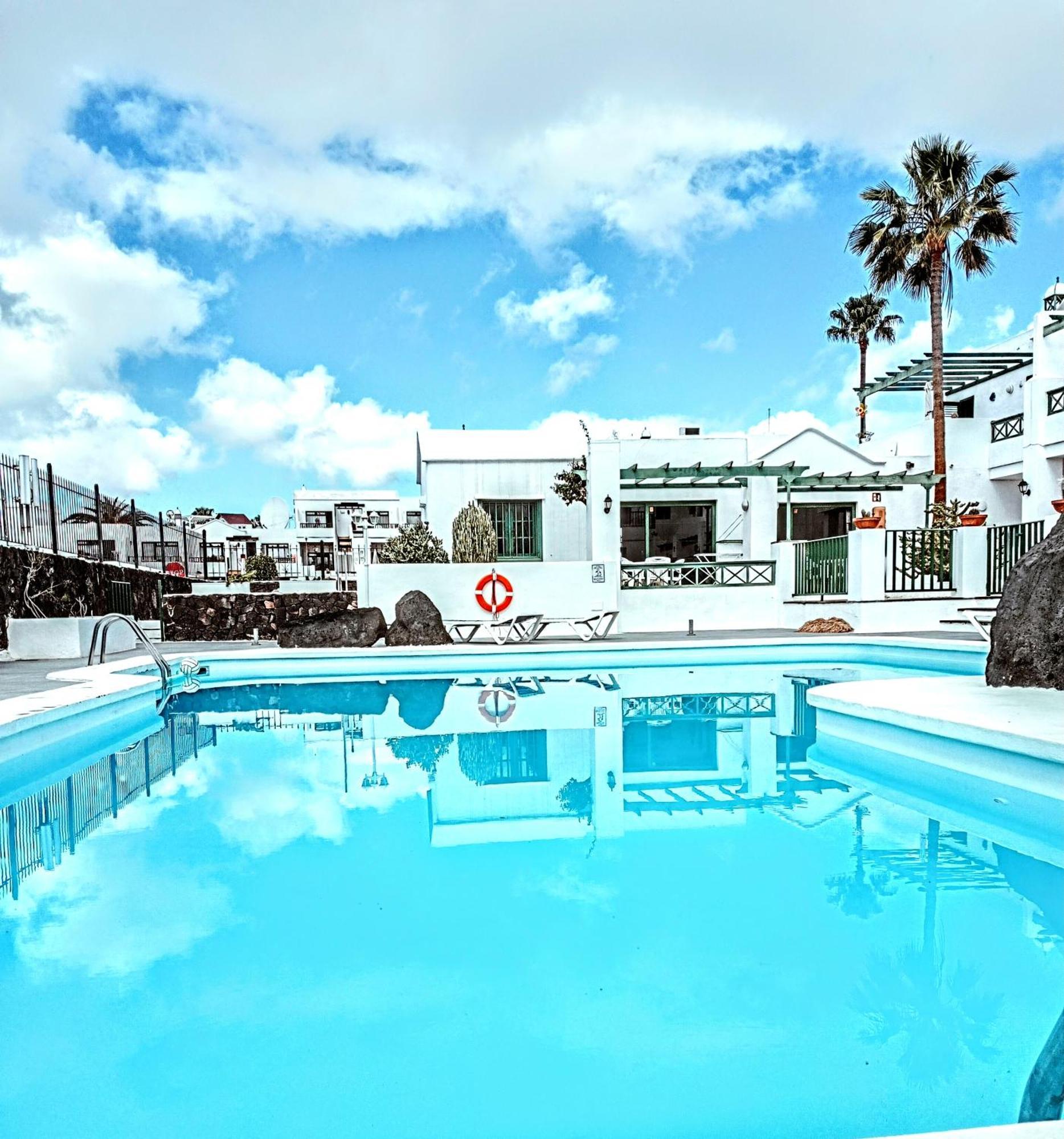 Apartamentos Las Acacias Puerto del Carmen  Bagian luar foto