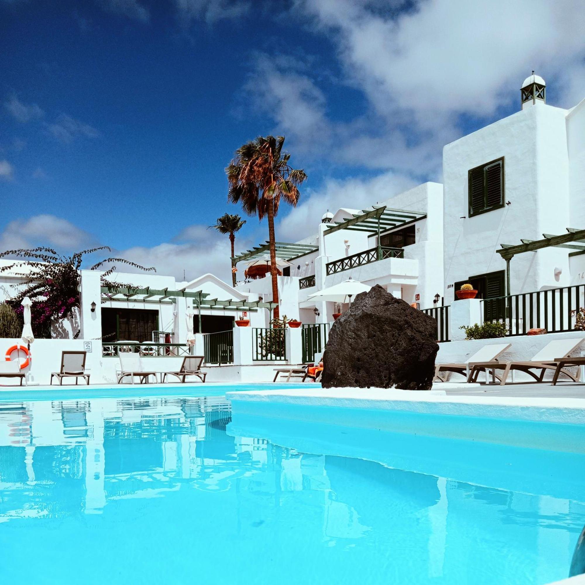 Apartamentos Las Acacias Puerto del Carmen  Bagian luar foto