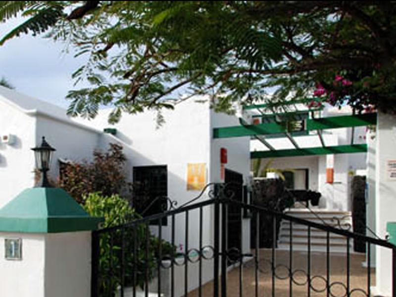 Apartamentos Las Acacias Puerto del Carmen  Bagian luar foto