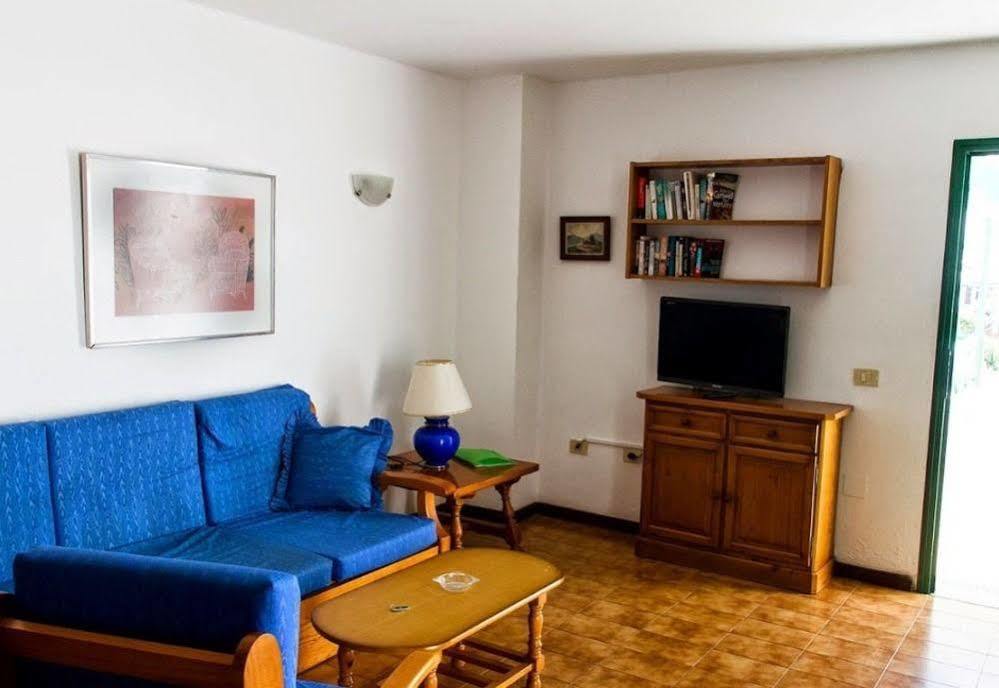 Apartamentos Las Acacias Puerto del Carmen  Bagian luar foto
