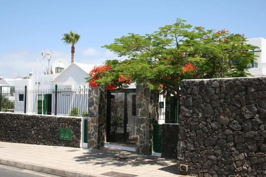 Apartamentos Las Acacias Puerto del Carmen  Bagian luar foto
