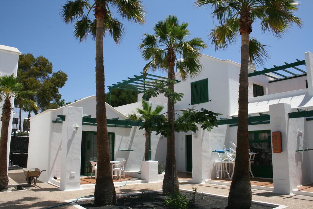 Apartamentos Las Acacias Puerto del Carmen  Bagian luar foto