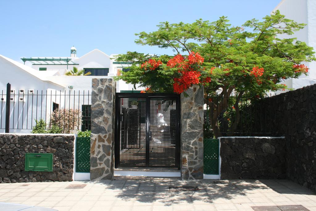 Apartamentos Las Acacias Puerto del Carmen  Bagian luar foto