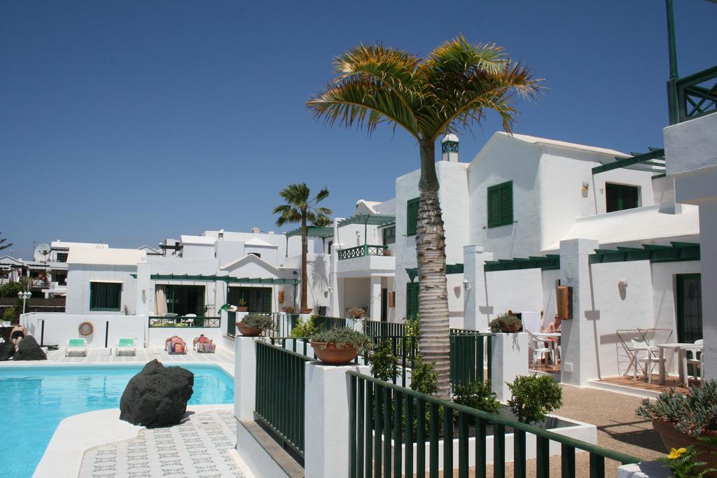 Apartamentos Las Acacias Puerto del Carmen  Bagian luar foto
