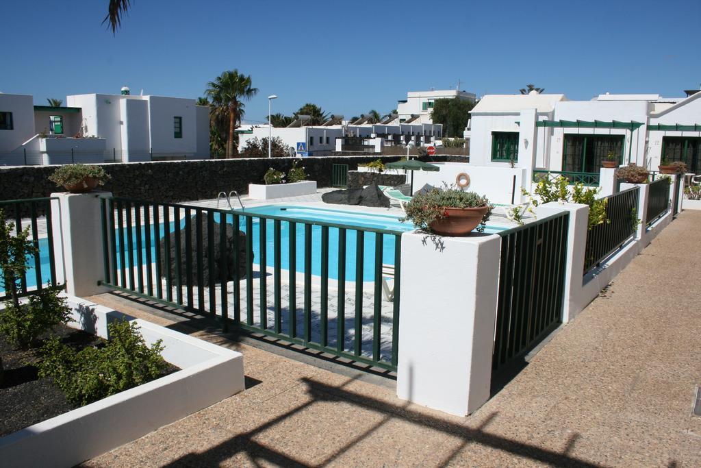 Apartamentos Las Acacias Puerto del Carmen  Bagian luar foto