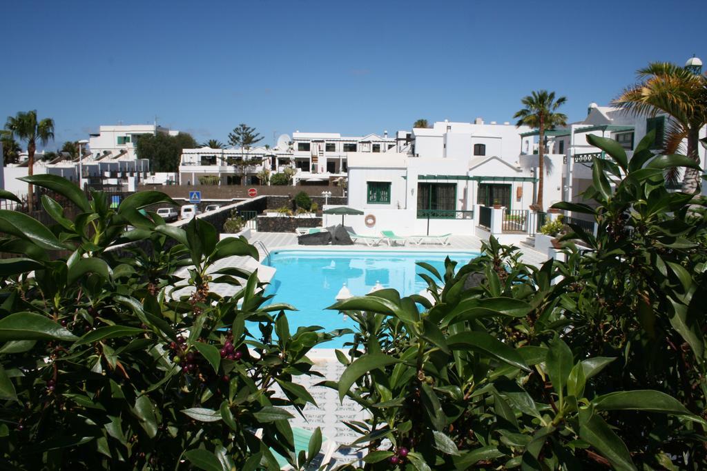 Apartamentos Las Acacias Puerto del Carmen  Bagian luar foto